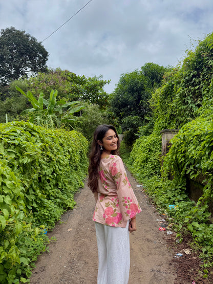 Gulabi Shaam Kurti